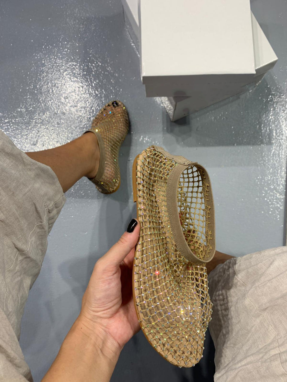 Scarpe eleganti e lucide